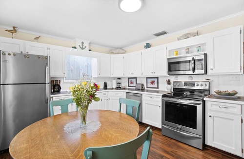 Laguna Beach Estates House | 3 minute walk to Gulf Beach- Florida Beach House Dog Friendly