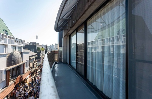 Kamakura Apartment | 3 minutes from Kamakura Station | 2 Queen Beds, 1 Single Sofa Bed | Up to 5 Guests
