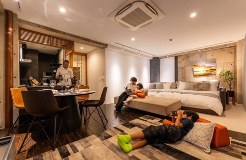 Kamakura Apartment | 3 minutes from Kamakura Station | 2 Queen Beds, 1 Single Sofa Bed | Up to 5 Guests