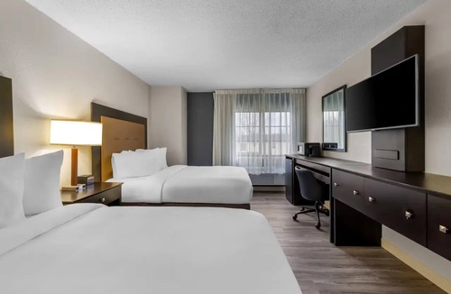 Brewerton Hotel | 3 Pet-Friendly Rooms Convenient for Exploring Oneida Shores Park