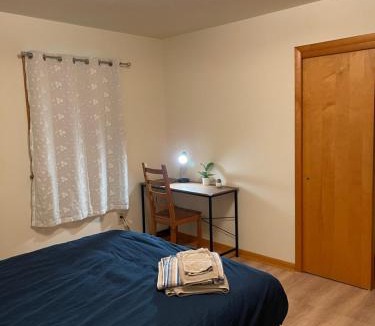 New Brunswick House | #3 QueenSize Bed bright room near New Brunswick NJ downtown