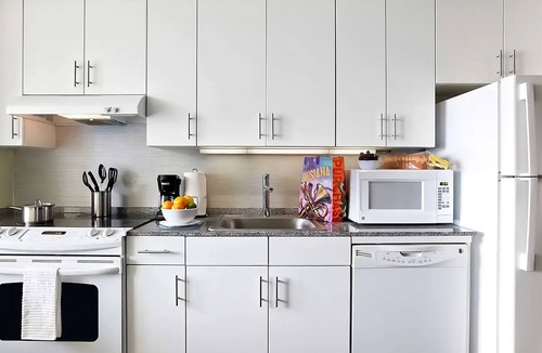Central Business District Resort | 3 Spaces! Great Downtown Base near Lafayette Square & Louis Armstrong Park