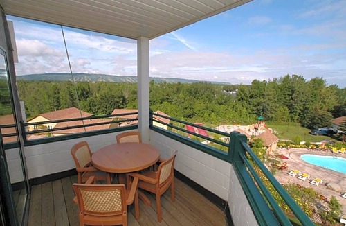 Collingwood Hotel | 3-Star Hotel ∙ Georgian Bay Hotel Trademark Collection by Wyndham