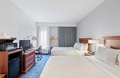 East Texas Hotel | 3 Units w/Breakfast for Exploring Wildwater Kingdom and Dorney Park