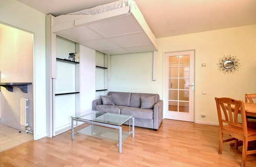 Suresnes Apartment | 30 m² Apartment ∙ 2 guests