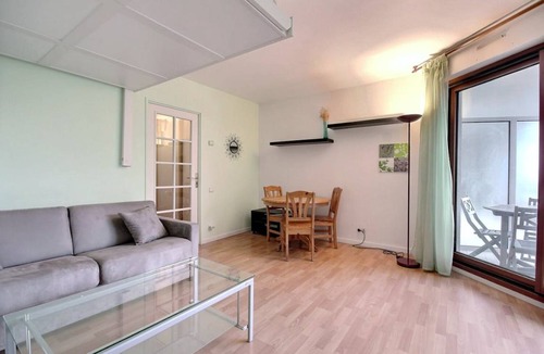 Suresnes Apartment | 30 m² Apartment ∙ 2 guests