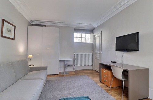 Neuilly-sur-Seine Apartment | 30 m² Apartment ∙ 2 guests