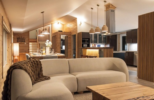 Northern Bruce Peninsula Cottage | 300ft Modern Luxury Lakefront +Hot tub Steam bath
