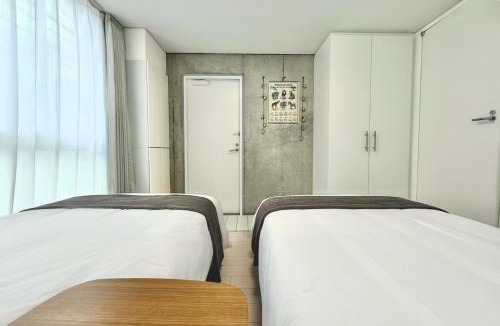 Higashinippori Apartment | 301Room,7-minute walk from Uguisudani Station located on the 3nd floor of an apartment-style building Twin room No elevator