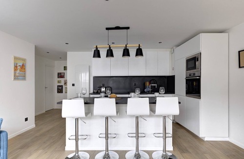 Suresnes Apartment | 320 Dolce Vita Suite - Superb apartment