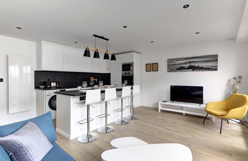 Suresnes Apartment | 320 Dolce Vita Suite - Superb apartment