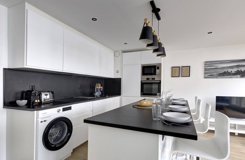 Suresnes Apartment | 320 Dolce Vita Suite - Superb apartment