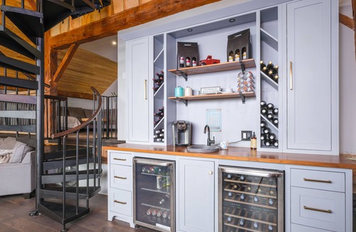 Adolphustown House | 33 Vines Winery & Vineyard