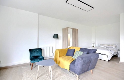 Neuilly-sur-Seine Apartment | 35 m² Apartment ∙ 2 guests