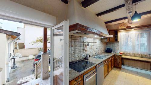 Stains House | 380 m² House ∙ 1 bedroom ∙ 11 guests