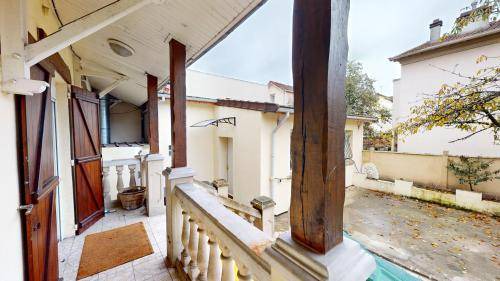 Stains House | 380 m² House ∙ 1 bedroom ∙ 11 guests