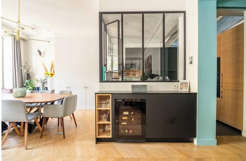 Clignancourt Apartment | 3bedroom close to the iconic Arc de Triomphe & Champs Elysees