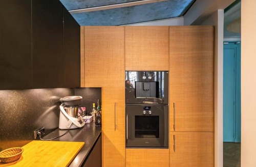 Clignancourt Apartment | 3bedroom close to the iconic Arc de Triomphe & Champs Elysees