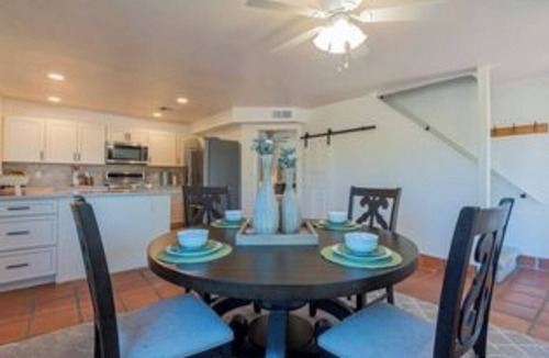 Desert View Village Apartment | 3BR+Den 2.5 BA w/King bed, fireplace, spa & mountain views. Close to shopping!