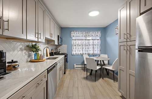 Hackensack House | 3BR Home Near NYC, King Bed, Private Parking, Near MetLife Stadium