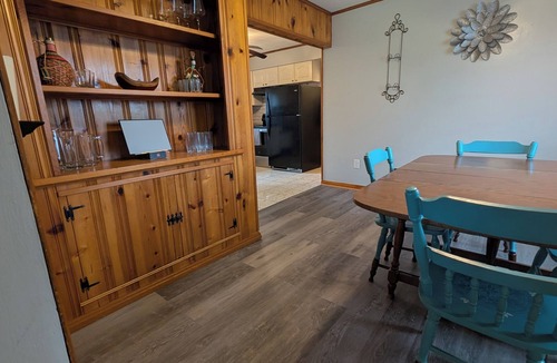 Racine House | 3BR home near PIT airport/desk workspace/pet friendly/fast internet/quiet area.
