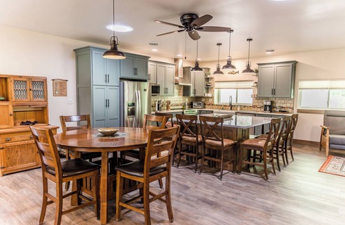 Bedford House | 3BR remodeled ranch style home close downtown. Quiet and peaceful