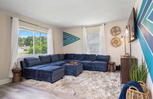 Carver City - Lincoln Gardens House | 3BR Retreat by Raymond James Stadium, Beach, Dine & Shops