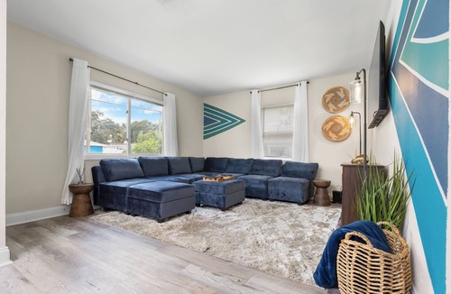 Carver City - Lincoln Gardens House | 3BR Retreat by Raymond James Stadium, Beach, Dine & Shops