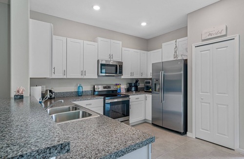 Greater Palm River Point CDC House | 3BR* Townhouse* W Garage near beach