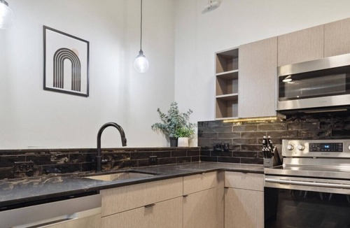 Fairmount Apartment | 3BR Urban Family Oasis with Parking, Gym & Game Room