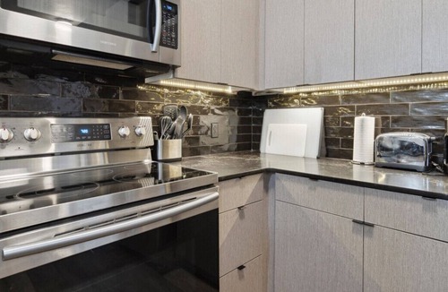 Fairmount Apartment | 3BR Urban Family Oasis with Parking, Gym & Game Room