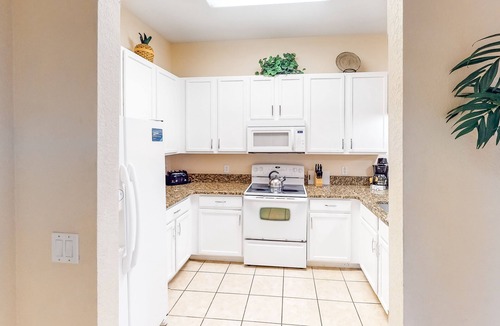 Bahama Bay Condo | 3rd floor condo w/basketball court, balcony, gym, sauna, shared pools