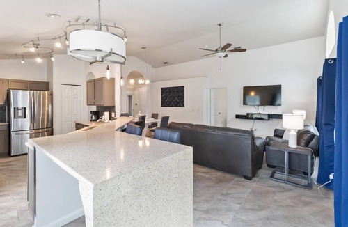 Bridgewater Crossing House | 4/2 Private Pool house near all famous attractions!