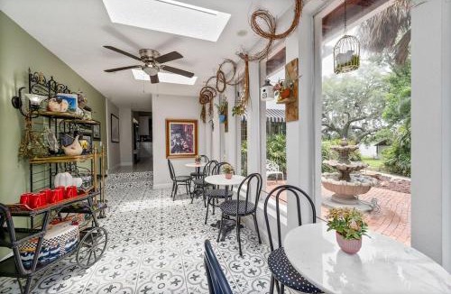 Fairvilla House | 4,800 sf Estate Pool Lake Weddings and Events
