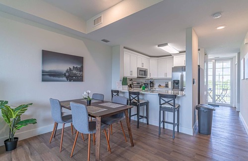 Ruskin House | 4 Balconies! | Modern Decor | Great Resort Amenities | Sleeps 6