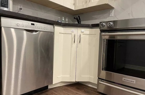 Mississauga House | 4-bdrm, king & bunkbed, park behind, trails nearbyn