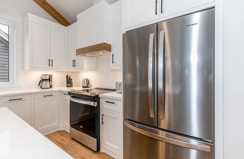 Port Carling Villa | 4 bed 4 bath Villa on Lake Muskoka