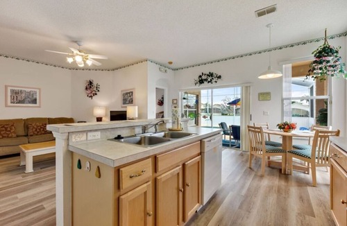 Esprit Villa | 4 Bed Villa with private pool overlooking Golf course and near Disney!
