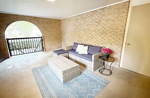 Barrie House | 4 Bed, Walk-Out Bungalow Full Property House - Barrie - sleeps 10
