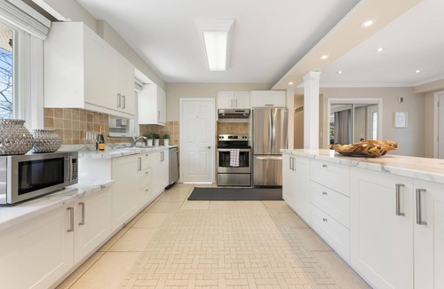 Richmond Hill House | 4 BEDROOM & 3 BATH (sleep 8) cozy bungalow home in Richmond Hill
