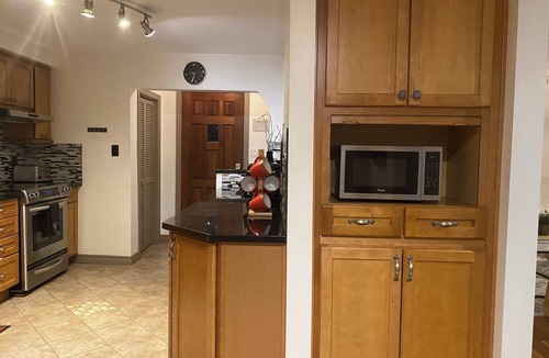 Lakeview House | 4 Bedroom Bungalow In Lakeview Mississauga With 2 Parkings
