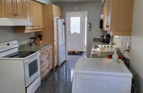 Cooksville House | 4 Bedroom Bungalow