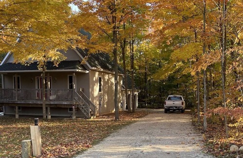 Flesherton Ski Chalet | 4 Bedroom Chalet Hike, Bike, Ski, Boat, ATV & Sled