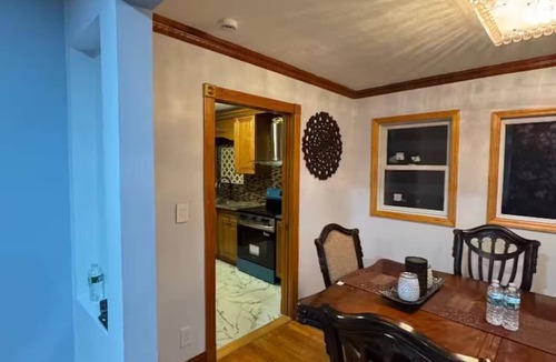 North Valley Stream House | 4-bedroom Entire home in Valley Stream NY, 10 Min to JFK Near Shopping & NYC