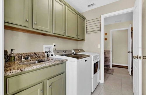 Lindfields Villa | 4-Bedroom Family Retreat Pool