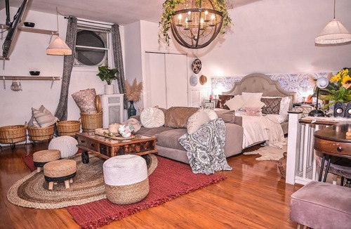 Penn-Knox House | 4-Bedroom Historic Garden Oasis Home in Germantown