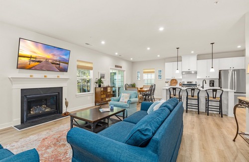 Bayside House | 4-bedroom house in charming Berlin with 2 pools, Fishing pier, and fitness room