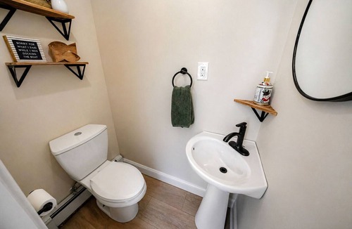 Long Beach House | 4 Bedroom House Minutes from the beach!