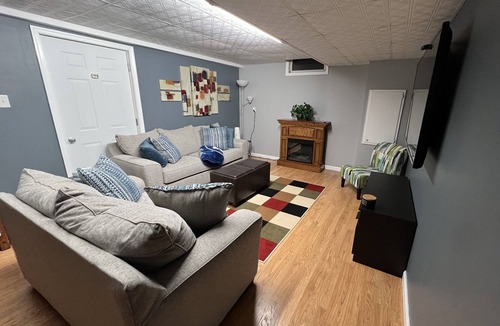 State College House | 4 Bedroom Retreat w/home gym - 3 miles from stadium, near CATA bus stop