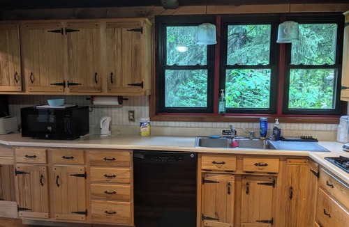 Buffalo Mills Cabin | 4-bedroom Rustic secluded cabin in fabulous Bedford with WiFi